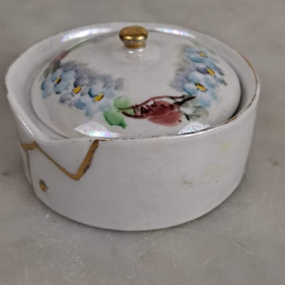 O.E.G. Royal Austria Iridescent Floral Lidded Button Trinket Box Gold Accents - Picture 4 of 13